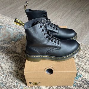 Dr Martens - Black - LIKE NEW - Size US 7 - only worn 1 time in the house